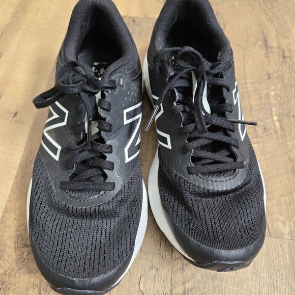 New Balance 520 Womens Size 6 Black and White Athletic Sneakers - Picture 3 of 13